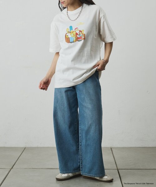 COLONY 2139(コロニートゥーワンスリーナイン)の「ConVenir/ザ・シンプソンズ/ソファTシャツ(Tシャツ/カットソー・メンズ・ホワイト/ブラック・LARGE/MEDIUM)」の7枚目の写真