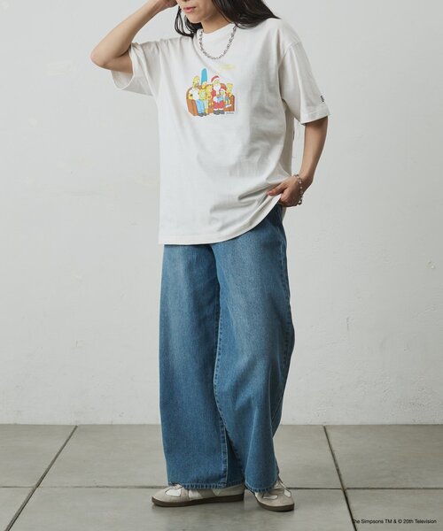 COLONY 2139(コロニートゥーワンスリーナイン)の「ConVenir/ザ・シンプソンズ/ソファTシャツ(Tシャツ/カットソー・メンズ・ホワイト/ブラック・LARGE/MEDIUM)」の9枚目の写真