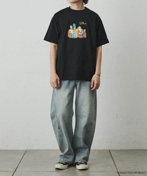 COLONY 2139(コロニートゥーワンスリーナイン)の「ConVenir/ザ・シンプソンズ/ソファTシャツ(Tシャツ/カットソー・メンズ・ホワイト/ブラック・LARGE/MEDIUM)」の14枚目の写真