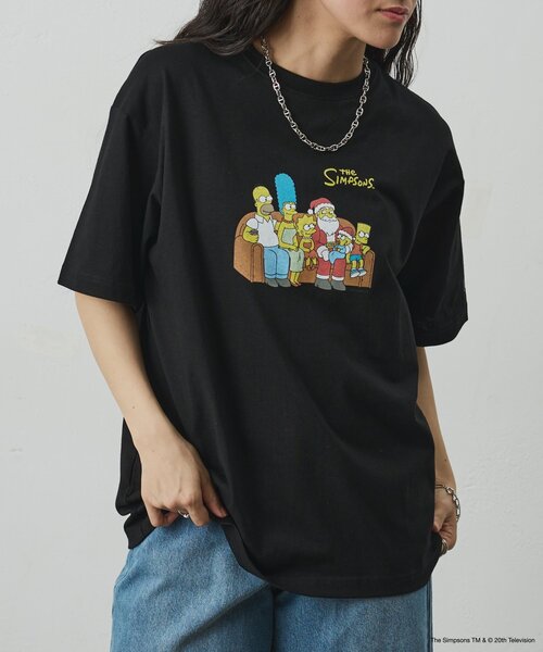 COLONY 2139(コロニートゥーワンスリーナイン)の「ConVenir/ザ・シンプソンズ/ソファTシャツ(Tシャツ/カットソー・メンズ・ホワイト/ブラック・LARGE/MEDIUM)」の17枚目の写真
