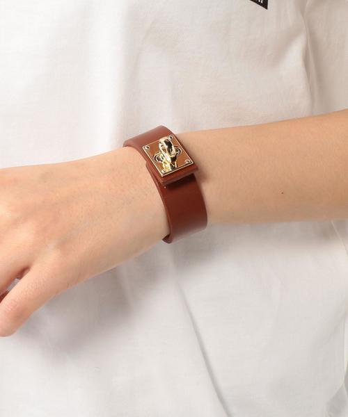 coen(コーエン)の「ワイドレザーブレスレット(ホワイト⇒WEB限定カラー)◆(バングル/リストバンド・レディース・ホワイト/ブラック/ブラウン/マスタード・FREE)」の11枚目の写真