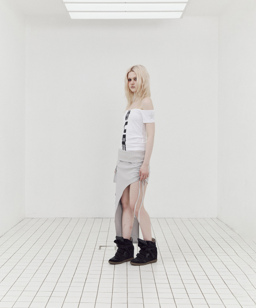 SETUP-EXE(セットアップイーエックスイー)の「VERTICAL OFF-SHOULDER TOP / WHITE(Tシャツ/カットソー・レディース・その他・OS)」の3枚目の写真