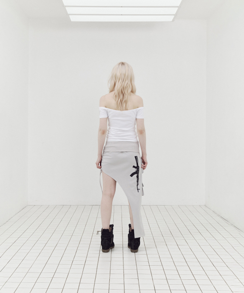 SETUP-EXE(セットアップイーエックスイー)の「VERTICAL OFF-SHOULDER TOP / WHITE(Tシャツ/カットソー・レディース・その他・OS)」の4枚目の写真