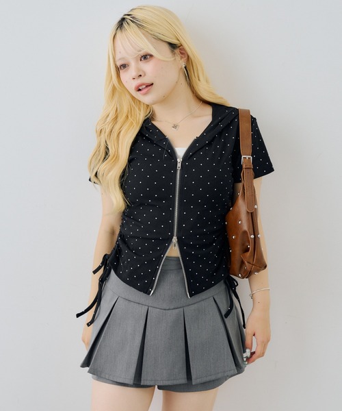 continuer de NICE CLAUP(コンティニューデナイスクラップ)の「ドロスト半袖ZIPUPパーカー(Tシャツ/カットソー・レディース・その他12/ブラック系その他/ホワイト系その他/オフホワイト/ブラック・FREE)」の4枚目の写真