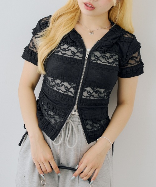 continuer de NICE CLAUP(コンティニューデナイスクラップ)の「ドロスト半袖ZIPUPパーカー(Tシャツ/カットソー・レディース・その他12/ブラック系その他/ホワイト系その他/オフホワイト/ブラック・FREE)」の3枚目の写真