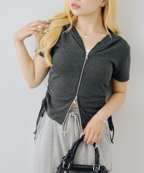 continuer de NICE CLAUP(コンティニューデナイスクラップ)の「ドロスト半袖ZIPUPパーカー(Tシャツ/カットソー・レディース・その他12/ブラック系その他/ホワイト系その他/オフホワイト/ブラック・FREE)」の9枚目の写真