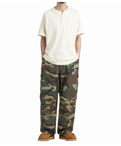 Dickies（ディッキーズ）の「Dickies / ディッキーズ：【別注】 6 POCKET WIDE CARGO PANTS：ONLYARK-3-2616[AST]（カーゴパンツ・メンズ・タイガーカモ/ウッドランド・M/S/L）」の3枚目の写真
