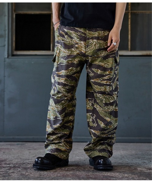 Dickies（ディッキーズ）の「Dickies / ディッキーズ：【別注】 6 POCKET WIDE CARGO PANTS：ONLYARK-3-2616[AST]（カーゴパンツ・メンズ・タイガーカモ/ウッドランド・M/S/L）」の4枚目の写真