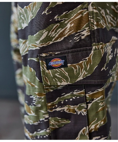 Dickies（ディッキーズ）の「Dickies / ディッキーズ：【別注】 6 POCKET WIDE CARGO PANTS：ONLYARK-3-2616[AST]（カーゴパンツ・メンズ・タイガーカモ/ウッドランド・M/S/L）」の6枚目の写真