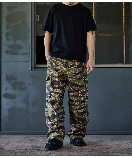 Dickies（ディッキーズ）の「Dickies / ディッキーズ：【別注】 6 POCKET WIDE CARGO PANTS：ONLYARK-3-2616[AST]（カーゴパンツ・メンズ・タイガーカモ/ウッドランド・M/S/L）」の7枚目の写真