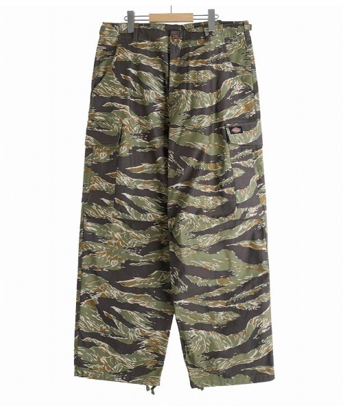 Dickies（ディッキーズ）の「Dickies / ディッキーズ：【別注】 6 POCKET WIDE CARGO PANTS：ONLYARK-3-2616[AST]（カーゴパンツ・メンズ・タイガーカモ/ウッドランド・M/S/L）」の8枚目の写真