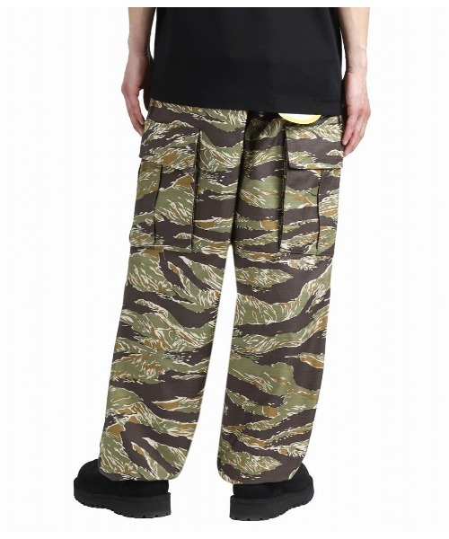 Dickies（ディッキーズ）の「Dickies / ディッキーズ：【別注】 6 POCKET WIDE CARGO PANTS：ONLYARK-3-2616[AST]（カーゴパンツ・メンズ・タイガーカモ/ウッドランド・M/S/L）」の20枚目の写真