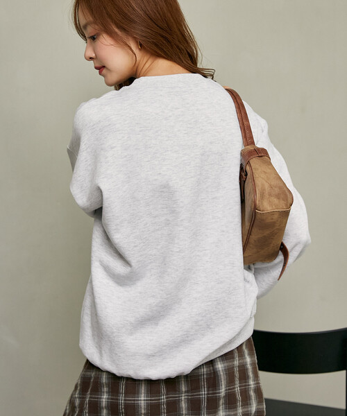 MARY QUANT（マリークワント）の「MARY QUANT × PUBLUX/マリークワント 別注 異素材 ドッキング トリプル デイジー 裏起毛 スウェット　限定展開（スウェット・レディース・グレー/ブラウン/ネイビー/チャコールグレー・ﾌﾘ-）」の6枚目の写真