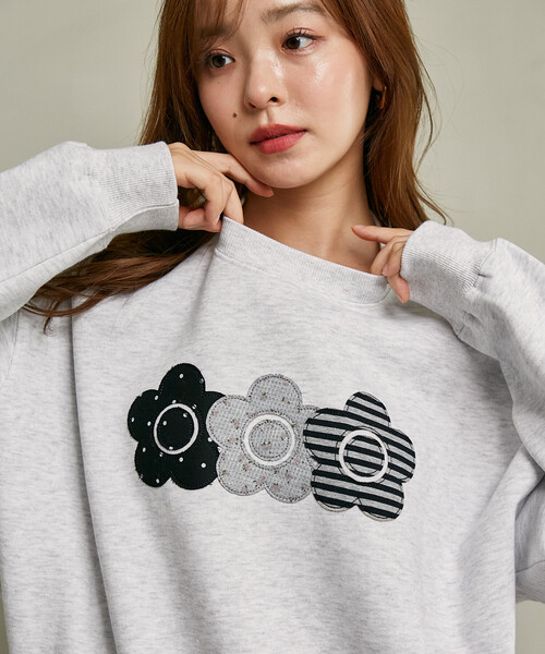 MARY QUANT（マリークワント）の「MARY QUANT × PUBLUX/マリークワント 別注 異素材 ドッキング トリプル デイジー 裏起毛 スウェット　限定展開（スウェット・レディース・グレー/ブラウン/ネイビー/チャコールグレー・ﾌﾘ-）」の7枚目の写真