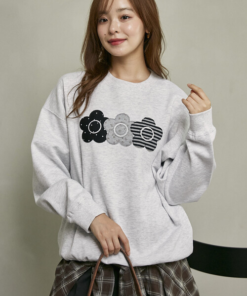 MARY QUANT（マリークワント）の「MARY QUANT × PUBLUX/マリークワント 別注 異素材 ドッキング トリプル デイジー 裏起毛 スウェット　限定展開（スウェット・レディース・グレー/ブラウン/ネイビー/チャコールグレー・ﾌﾘ-）」の8枚目の写真