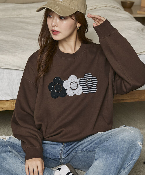 MARY QUANT（マリークワント）の「MARY QUANT × PUBLUX/マリークワント 別注 異素材 ドッキング トリプル デイジー 裏起毛 スウェット　限定展開（スウェット・レディース・グレー/ブラウン/ネイビー/チャコールグレー・ﾌﾘ-）」の13枚目の写真