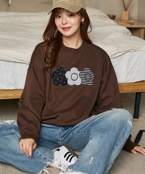 MARY QUANT（マリークワント）の「MARY QUANT × PUBLUX/マリークワント 別注 異素材 ドッキング トリプル デイジー 裏起毛 スウェット　限定展開（スウェット・レディース・グレー/ブラウン/ネイビー/チャコールグレー・ﾌﾘ-）」の15枚目の写真