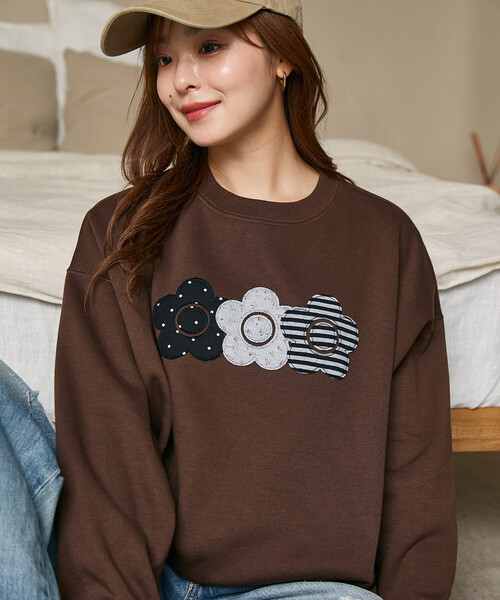 MARY QUANT（マリークワント）の「MARY QUANT × PUBLUX/マリークワント 別注 異素材 ドッキング トリプル デイジー 裏起毛 スウェット　限定展開（スウェット・レディース・グレー/ブラウン/ネイビー/チャコールグレー・ﾌﾘ-）」の18枚目の写真