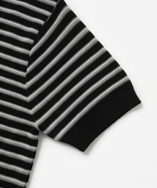 UNDEROFF(アンダーオフ)の「ストライプクロップハーフニットネイビー(ニット/セーター・メンズ・ネイビー・MEDIUM/LARGE/X-LARGE)」の4枚目の写真
