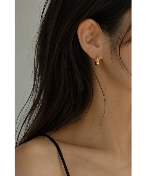 marjour（マージュール）の「[STAINLESS]3D MINI HOOP PIERCE（ピアス（両耳用）・レディース・シルバー/ゴールド・FREE）」の3枚目の写真