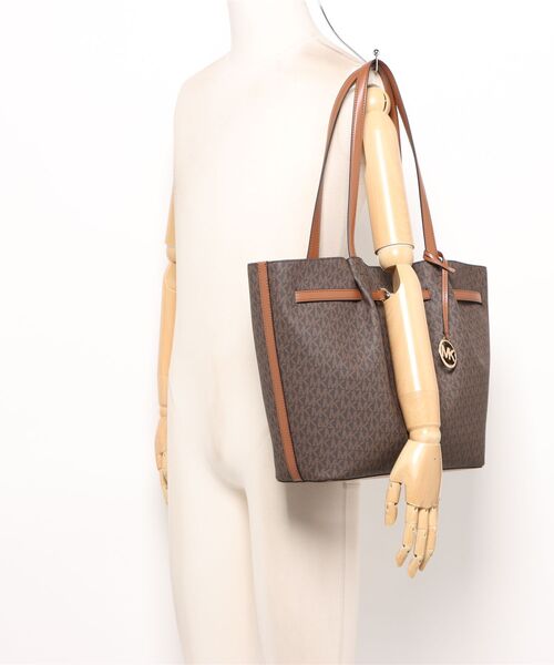 MICHAEL KORS（マイケルコース）の「CARSON トート ラージ - MKシグネチャー（トートバッグ・レディース・ブラウン・FREE）」の5枚目の写真
