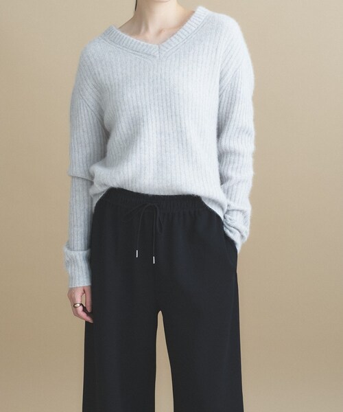 cloenc(クロエンス)の「Relaxy Rich フォックスブレンド Vネックニット(ニット/セーター・レディース・ベージュ系その他7/ブルー系その他7/ブラウン系8・02)」の2枚目の写真