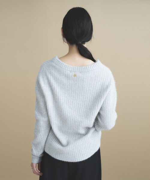 cloenc(クロエンス)の「Relaxy Rich フォックスブレンド Vネックニット(ニット/セーター・レディース・ベージュ系その他7/ブルー系その他7/ブラウン系8・02)」の9枚目の写真