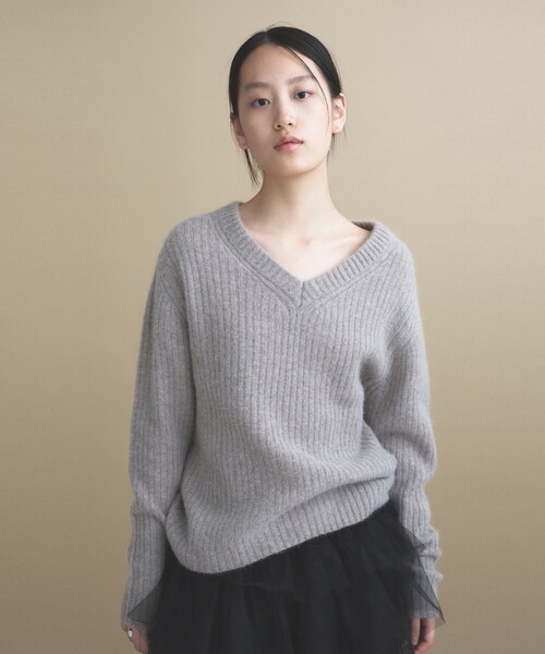 cloenc(クロエンス)の「Relaxy Rich フォックスブレンド Vネックニット(ニット/セーター・レディース・ベージュ系その他7/ブルー系その他7/ブラウン系8・02)」の12枚目の写真
