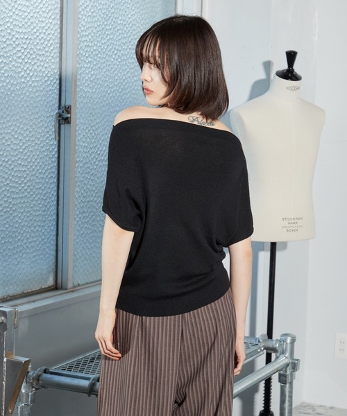 OFROOM(オフルーム)の「【2026秋冬新作】Off-shoulder Knit Top|オフショルニットトップス(ニット/セーター・レディース・グレー/ホワイト/ブラック・FREE)」の14枚目の写真