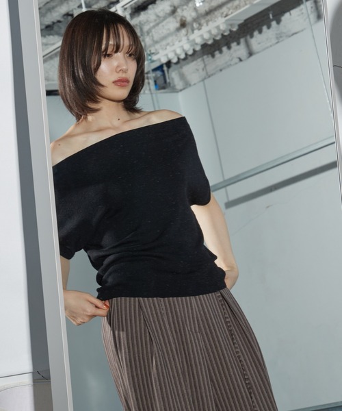 OFROOM(オフルーム)の「【2026秋冬新作】Off-shoulder Knit Top|オフショルニットトップス(ニット/セーター・レディース・グレー/ホワイト/ブラック・FREE)」の17枚目の写真