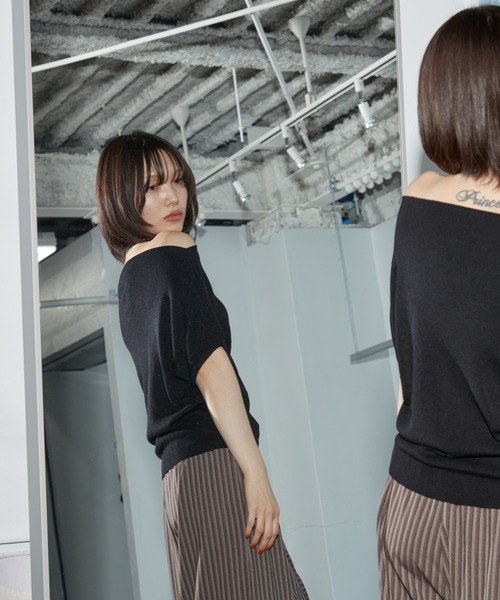 OFROOM(オフルーム)の「【2026秋冬新作】Off-shoulder Knit Top|オフショルニットトップス(ニット/セーター・レディース・グレー/ホワイト/ブラック・FREE)」の9枚目の写真