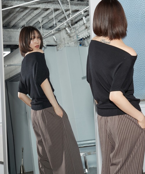 OFROOM(オフルーム)の「【2026秋冬新作】Off-shoulder Knit Top|オフショルニットトップス(ニット/セーター・レディース・グレー/ホワイト/ブラック・FREE)」の10枚目の写真