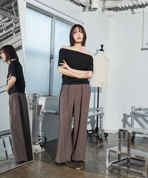 OFROOM(オフルーム)の「【2026秋冬新作】Off-shoulder Knit Top|オフショルニットトップス(ニット/セーター・レディース・グレー/ホワイト/ブラック・FREE)」の4枚目の写真
