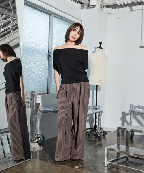 OFROOM(オフルーム)の「【2026秋冬新作】Off-shoulder Knit Top|オフショルニットトップス(ニット/セーター・レディース・グレー/ホワイト/ブラック・FREE)」の5枚目の写真