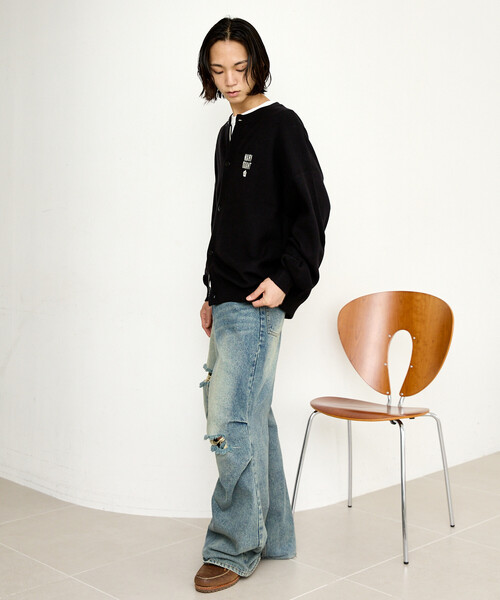 MARY QUANT(マリークワント)の「MARY QUANT × PUBLUX/マリークワント <ユニセックス>別注 ロゴ 配色 クルーネック ニット カーディガン 限定展開(カーディガン/ボレロ・メンズ・グレー/ブラック/ブラウン・SMALL/MEDIUM/LARGE)」の5枚目の写真