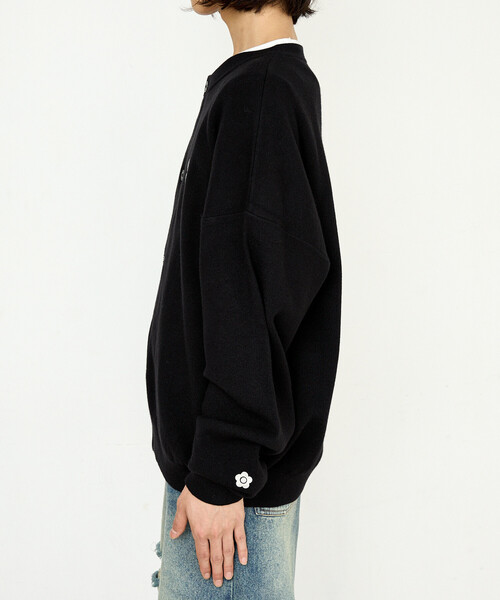 MARY QUANT(マリークワント)の「MARY QUANT × PUBLUX/マリークワント <ユニセックス>別注 ロゴ 配色 クルーネック ニット カーディガン 限定展開(カーディガン/ボレロ・メンズ・グレー/ブラック/ブラウン・SMALL/MEDIUM/LARGE)」の11枚目の写真