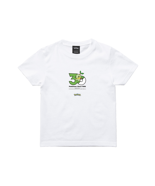ZOZOSPOT（ゾゾスポット）の「Pokemon 30th Anniversary 1025 T-shirt 「ナエトル」（Tシャツ/カットソー・レディース・ホワイト・SMALL/MEDIUM/LARGE/X-LARGE/XX-LARGE/XXX-LARGE/100cm/110cm/120cm/130cm/140cm/150cm/160cm）」の2枚目の写真