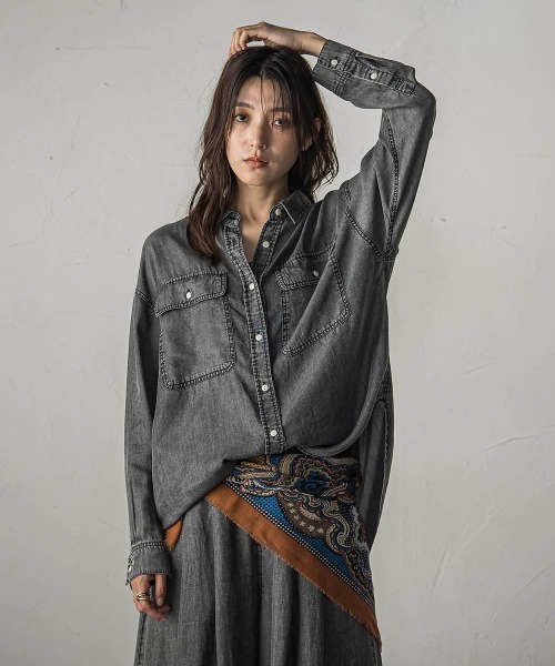 MAYSON GREY(メイソングレイ)の「ゆれるデニム2WAYオーバーシャツ(シャツ/ブラウス・レディース・ネイビー/ライトグレー・M)」の21枚目の写真
