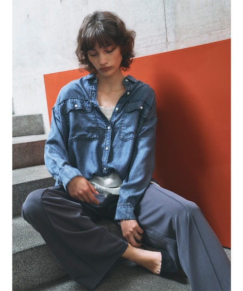 MAYSON GREY(メイソングレイ)の「ゆれるデニム2WAYオーバーシャツ(シャツ/ブラウス・レディース・ネイビー/ライトグレー・M)」の3枚目の写真