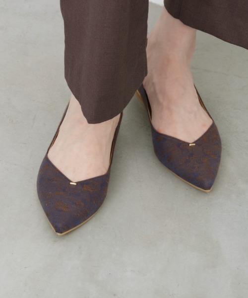Launa lea(ラウナレア)の「【26秋冬新色/0492シリーズ】サイドカットポインテットトゥパンプス(0492A)(パンプス・レディース・モーブ系/ネイビー・24.0cm/22.5cm/23.0cm/23.5cm/24.5cm)」の2枚目の写真