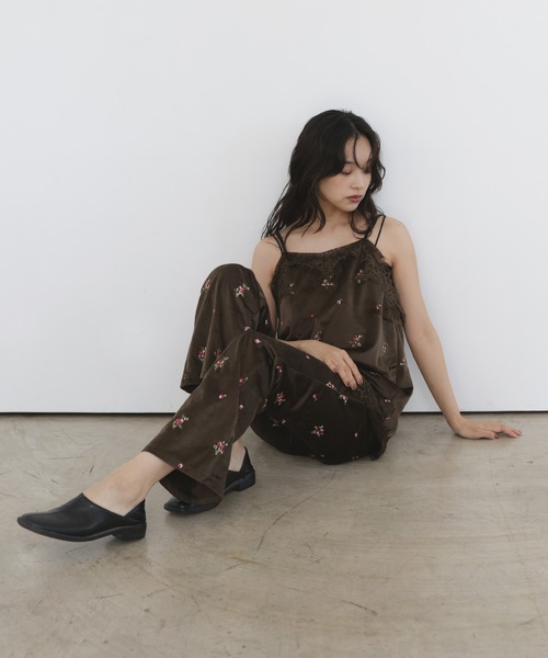 hellam(へラム)の「フラワー刺繍ベロアセミフレアパンツ(その他パンツ・レディース・ブラック/アイボリー/ブラウン・FREE)」の19枚目の写真