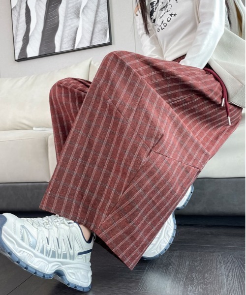 &soiree(アンドソワレ)の「切り替え入りチェック柄バレルパンツ(その他パンツ・レディース・ネイビー/レッド・SMALL/MEDIUM/LARGE/X-LARGE)」の9枚目の写真