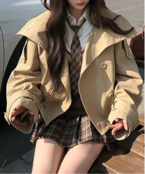 &soiree(アンドソワレ)の「ショート丈ダブルブレストトレンチジャケット(トレンチコート・レディース・ベージュ/ブラック・SMALL/MEDIUM/LARGE/X-LARGE)」の3枚目の写真