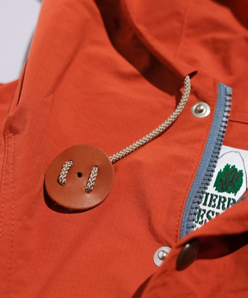SIERRA DESIGNS(シェラデザイン)の「伝統のアノラックを現代的にアップデート【SIERRA DESIGNS】SHORT CAGOULE 日本製(ナイロンジャケット・メンズ・ブラック/ベージュ/カーキ/オレンジ/ブルー・SMALL/MEDIUM/LARGE/X-LARGE)」の11枚目の写真