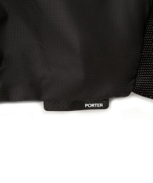 PORTER（ポーター）の「PORTER FUSE WAIST BAG LARGE <B印 YOSHIDA SELECT> 【予約】（ボディバッグ/ウエストポーチ・メンズ・グレー/ブラック/レッド・ONE SIZE）」の11枚目の写真