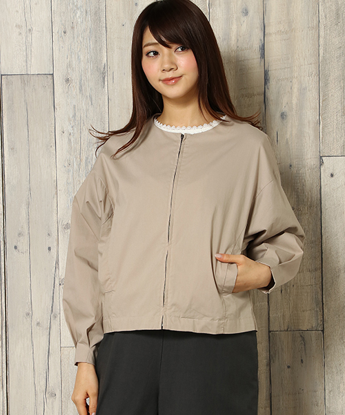 LBC（エルビーシー）の「ノーカラーコクーンスリーブブルゾン（ブルゾン・レディース・ベージュ/ネイビー・MEDIUM/LARGE）」の4枚目の写真