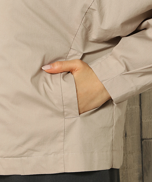 LBC（エルビーシー）の「ノーカラーコクーンスリーブブルゾン（ブルゾン・レディース・ベージュ/ネイビー・MEDIUM/LARGE）」の11枚目の写真