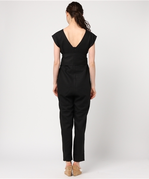 MOUSSY（マウジー）の「V BACK JUMP SUIT（つなぎ/オールインワン・レディース・ベージュ/ブラック・1/2）」の5枚目の写真
