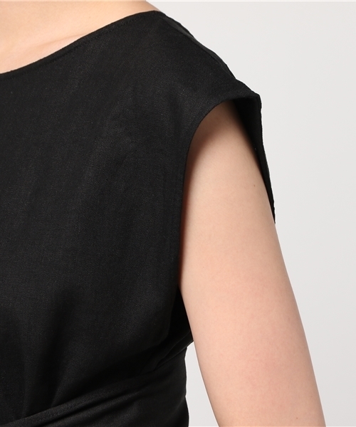 MOUSSY（マウジー）の「V BACK JUMP SUIT（つなぎ/オールインワン・レディース・ベージュ/ブラック・1/2）」の9枚目の写真