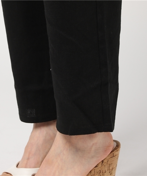 MOUSSY（マウジー）の「V BACK JUMP SUIT（つなぎ/オールインワン・レディース・ベージュ/ブラック・1/2）」の12枚目の写真